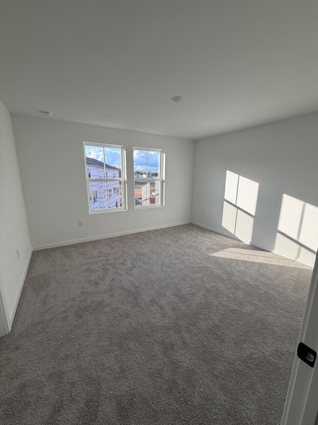 Building Photo - 40 Basswood St