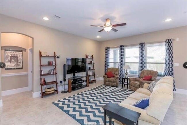 Building Photo - 2513 Hailes Ln