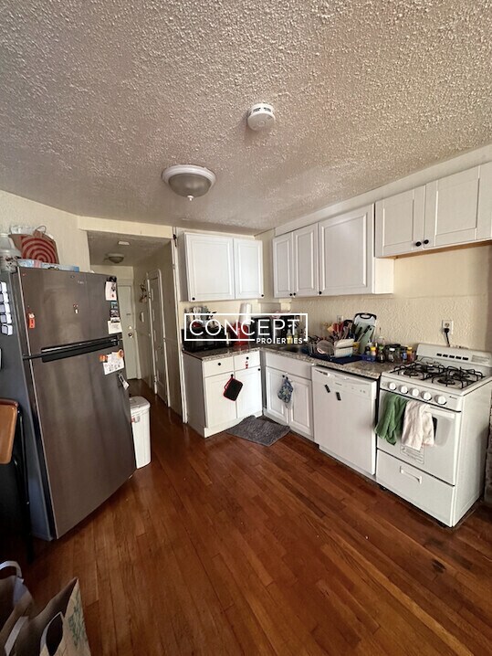 Building Photo - 72 Revere St