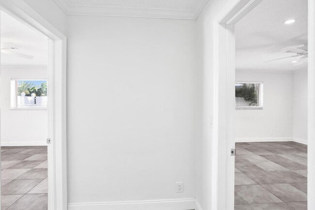 Building Photo - 2632 SE 10th Ct