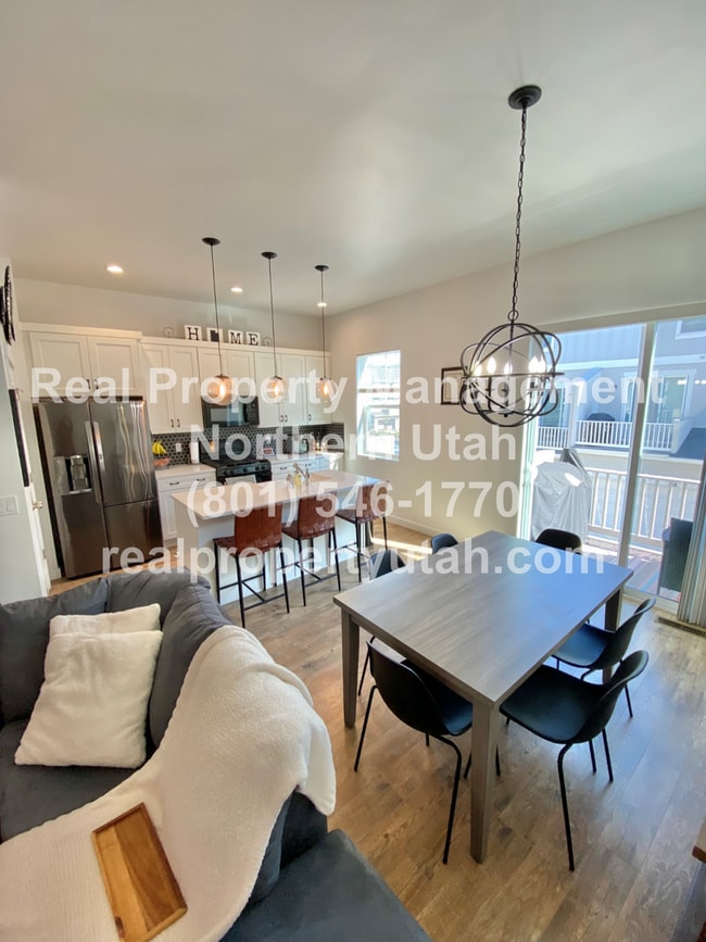 Building Photo - 3 Bed 3.5 Bath Layton Townhome Coming Soon!