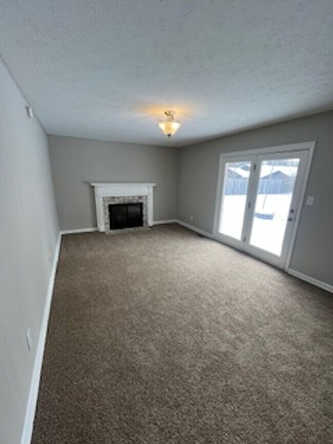 Building Photo - Sycamore Knolls: Comfort, Space & Convenience on Bloomington's East Side