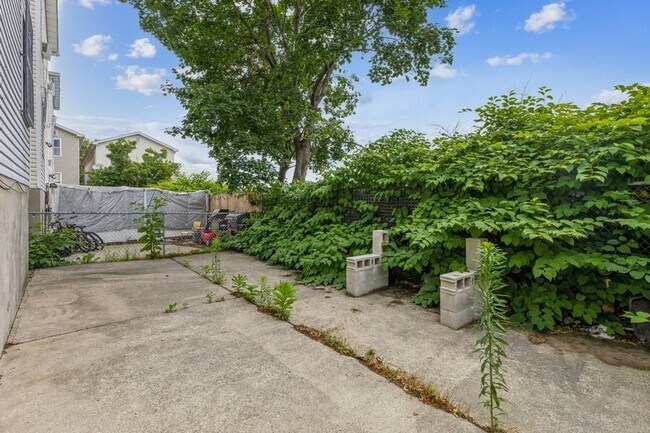 Building Photo - 260 Randolph Ave