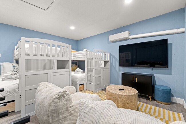 Building Photo - 9414 Laura Anne Dr