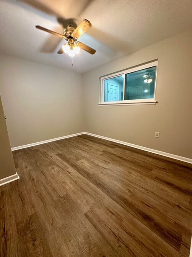 Building Photo - 1005 E Grace St