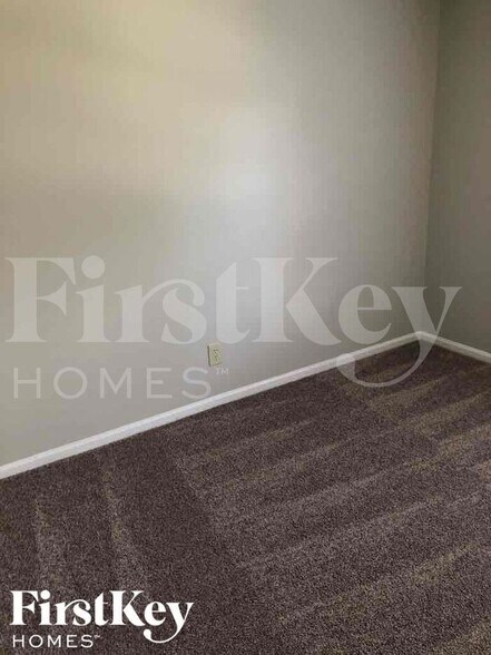 Building Photo - 5641 Clifton Pl