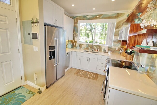 Building Photo - Beach Style 2 bed/2bath Luxury Condo - Finely Furnished - Steps from the Beach - Resort Amenities -