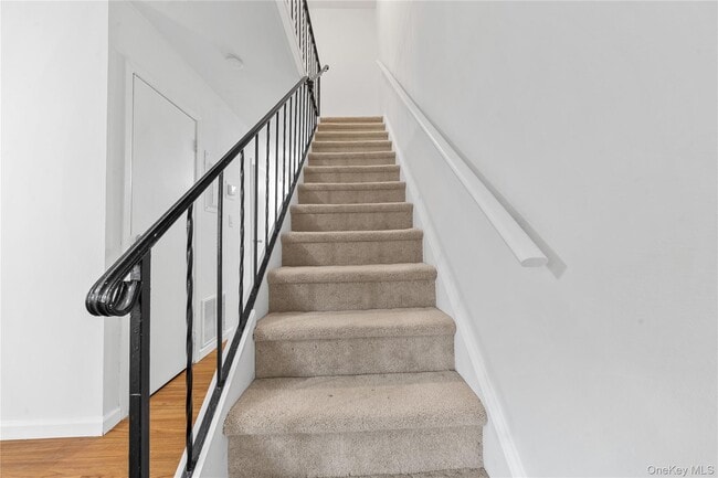 Building Photo - 34 Wooded Way