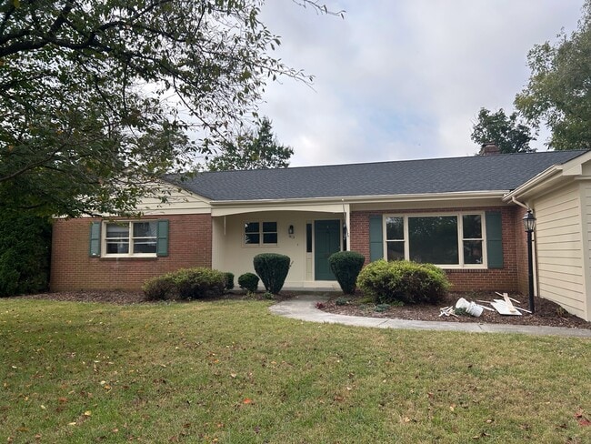 Primary Photo - 413 Briarmont Dr