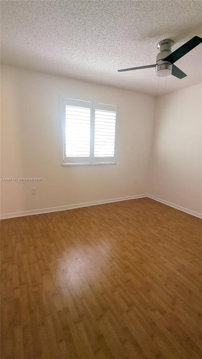 Building Photo - 213 E Forest Oak Cir