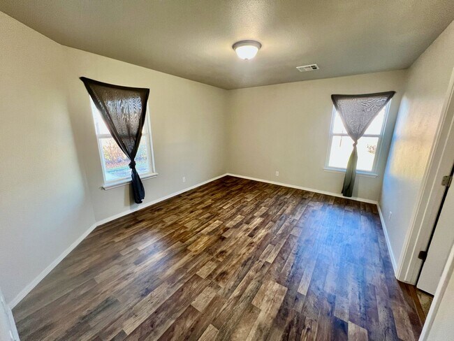 Building Photo - Well-maintained 3-bedroom, 2-bath single-story home built in 2016.