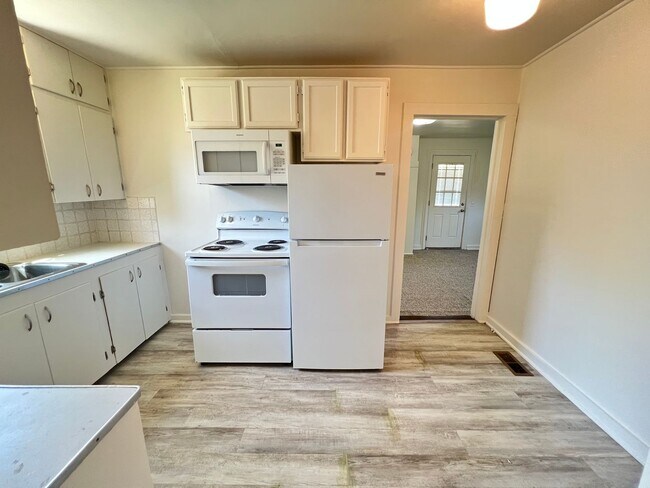 Building Photo - Adorable Shadle Bungalow - 2 Bed, 1 Bath +...