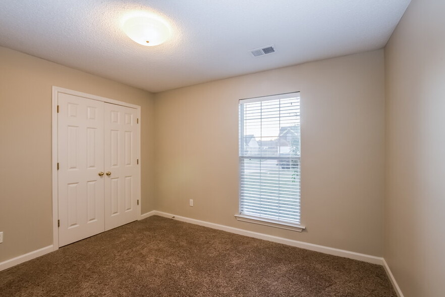 Building Photo - 6356 White Hawk Ln