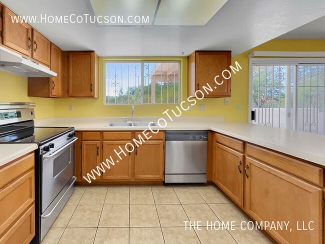 Building Photo - 2061 N Nightshade Dr