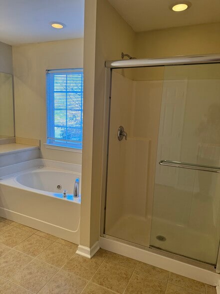 Building Photo - 113 Honey Creek Ln