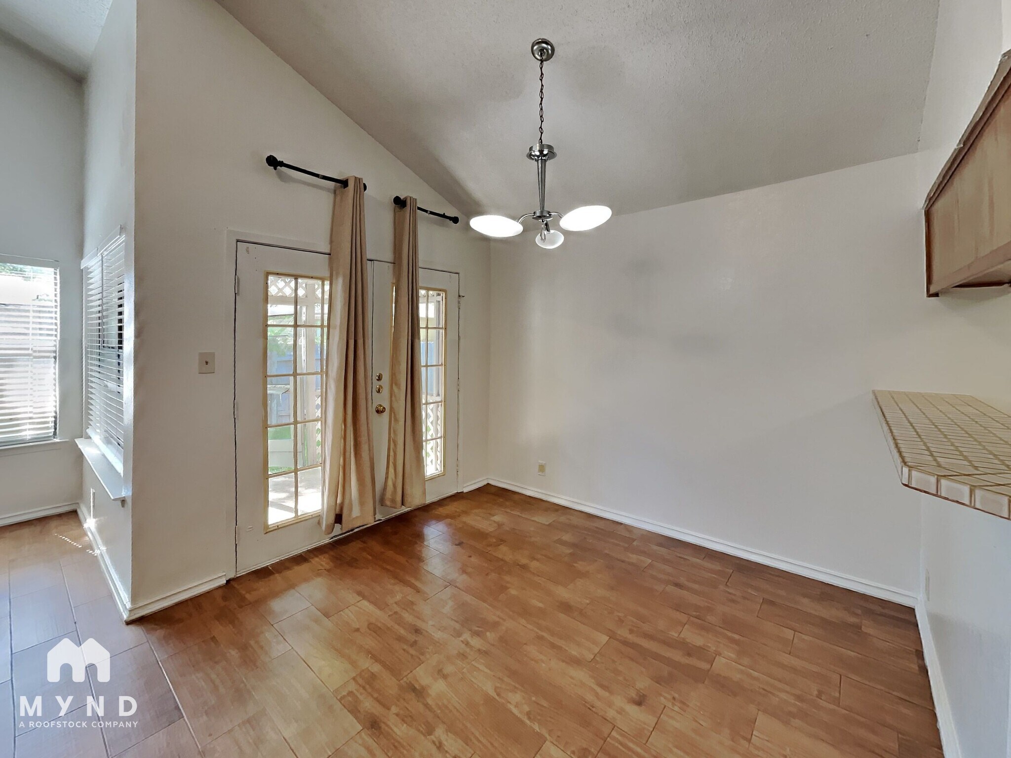 Building Photo - 1107 Peach Tree Cove