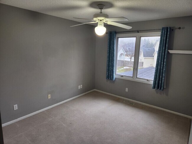 Building Photo - 13500 Sheridan Ave