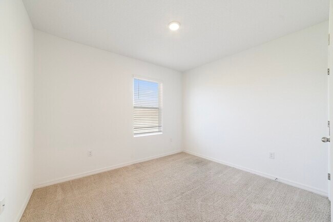 Building Photo - 121 Sunny Day Wy