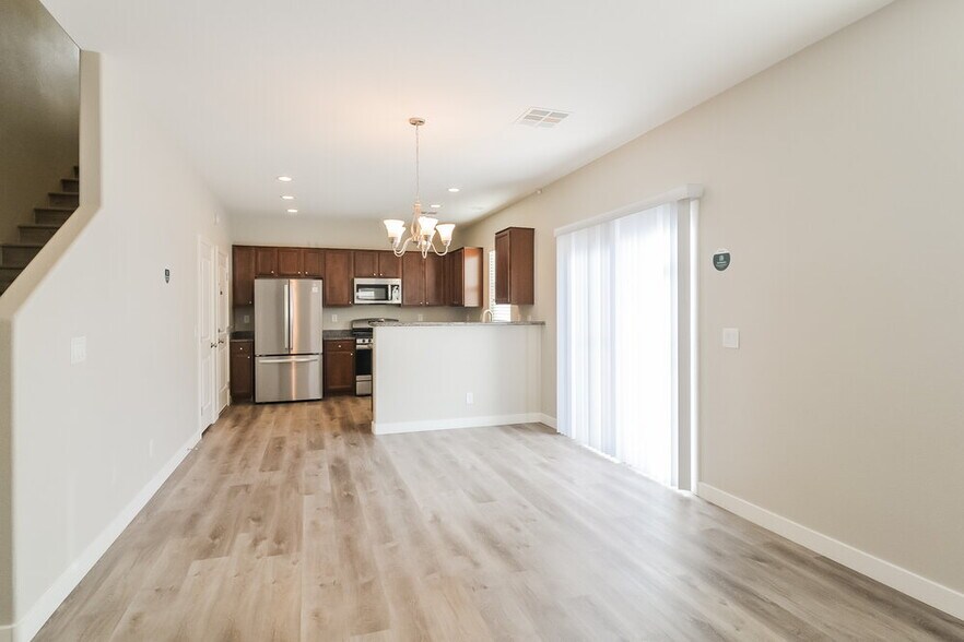 Building Photo - 10215 Cougar Crossing St