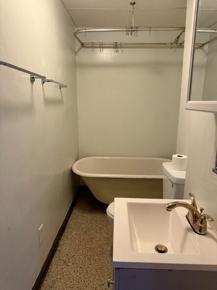 Building Photo - 329 Taylor Ave