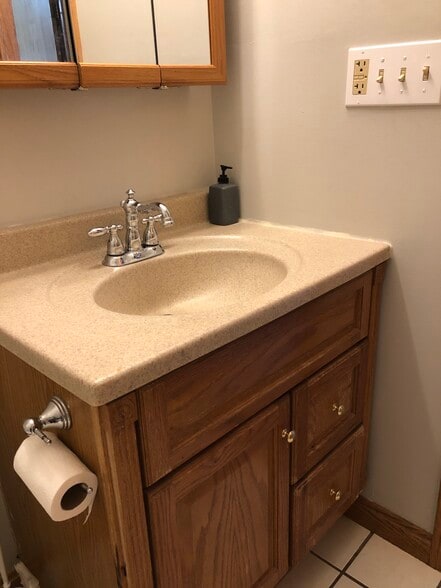 Building Photo - 102 Parade St