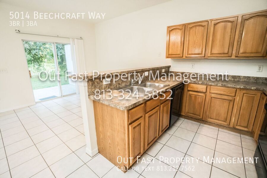 Building Photo - 5014 Beechcraft Way