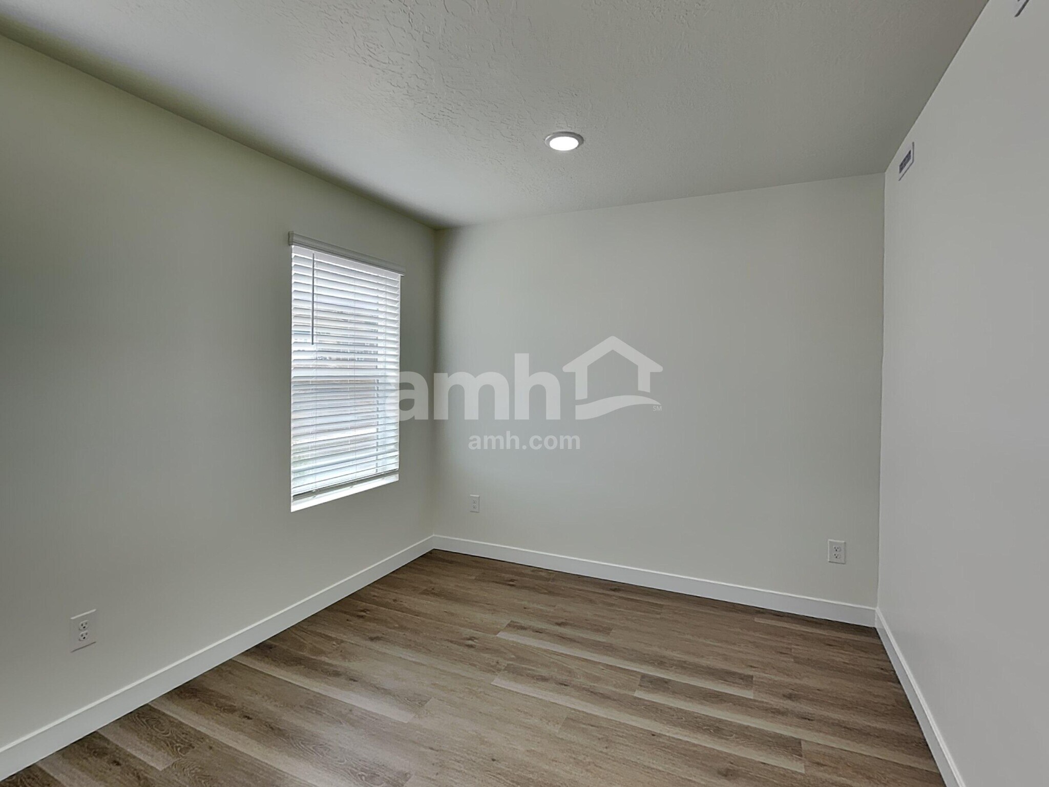 Building Photo - 1232 W Mahogany St