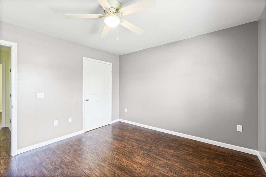 Building Photo - 242 Mirage Dr