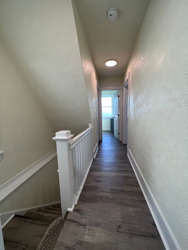 Building Photo - Updated 2BR house with Garage!