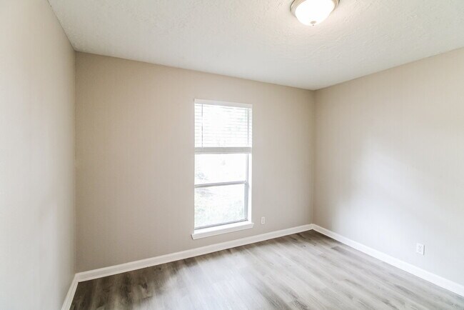 Building Photo - 3206 Teakwood Cir