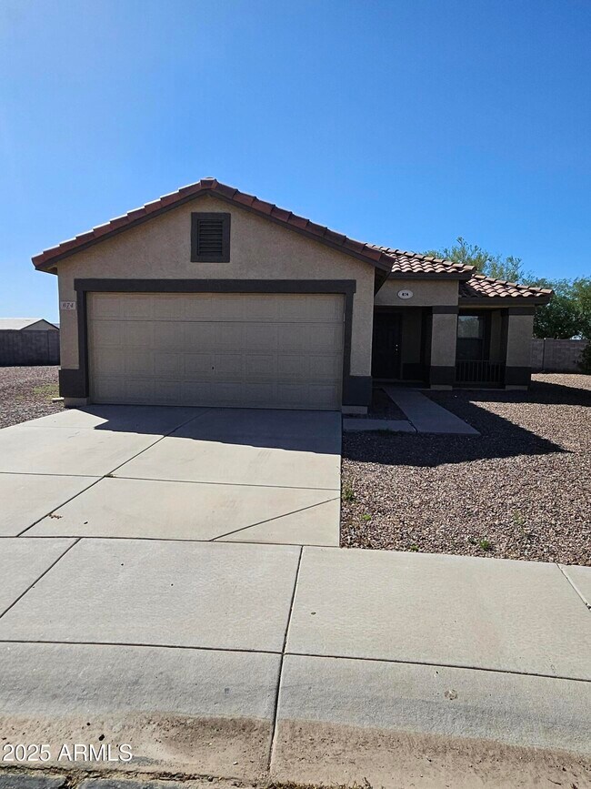 Primary Photo - 674 W Kingman Loop