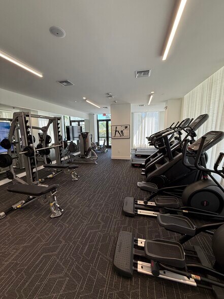 Building Photo - 830 SW 9th Ct