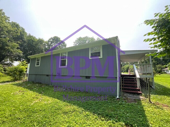 Building Photo - Freshly Updated 3 Bed, 1.5 Bath Home in Cl...