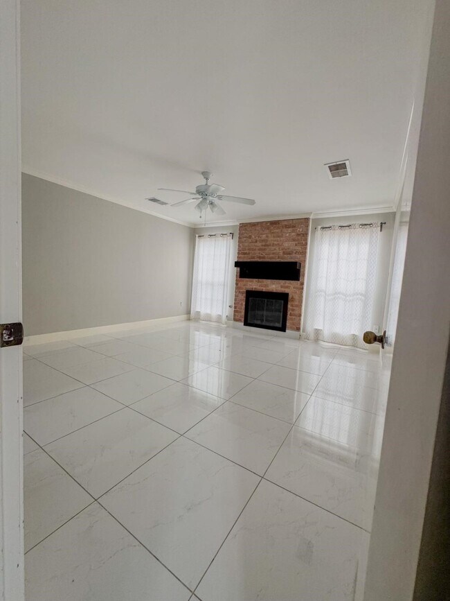 Building Photo - 2330 Walnut Ridge Dr