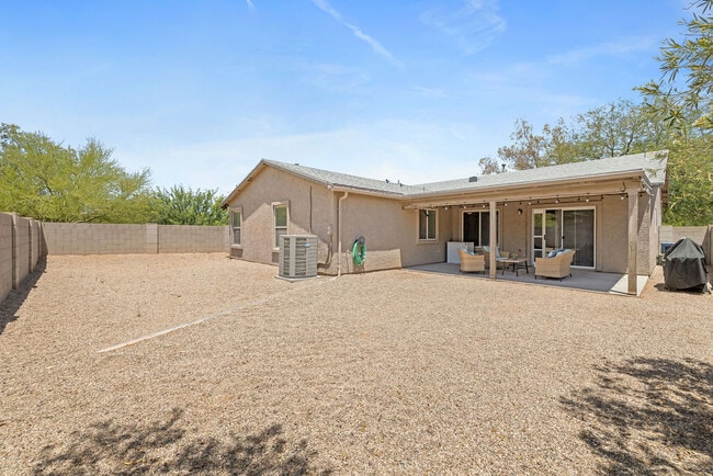 Building Photo - 5840 E Tercel Dr