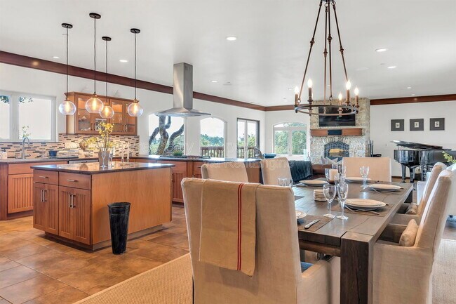 Building Photo - 287 Laureles Grade