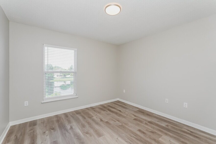 Building Photo - 13029 Waterbourne Dr