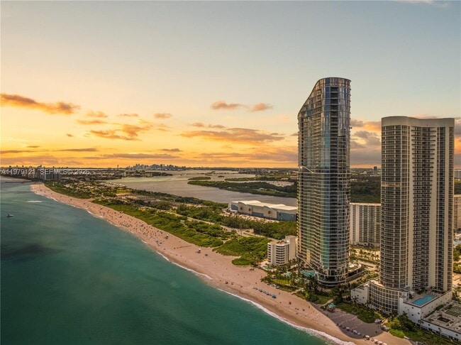 Building Photo - 15701 Collins Ave
