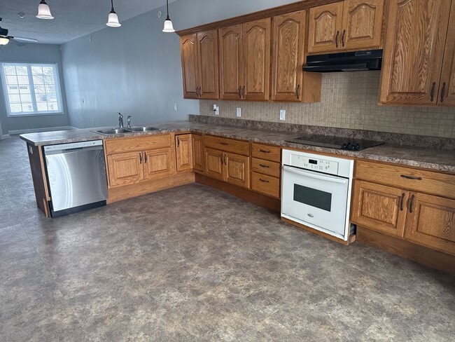 Building Photo - 622 Garvey Ln