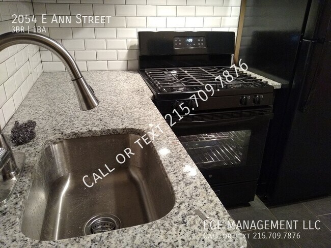 Building Photo - 2054 Ann St