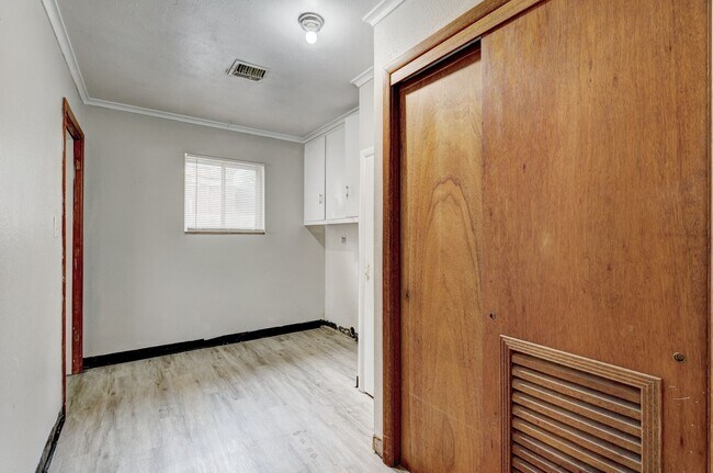 Building Photo - 3 bed 2 bath home in Bethany, OK
