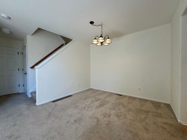 Building Photo - Wonderful Townhome in Harvest Park Southeast Ft. Collins