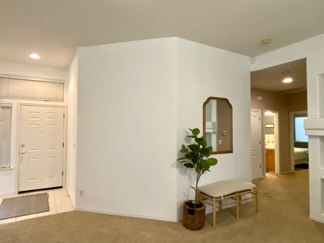 Building Photo - $2,450 Beautiful 3 Bedroom Home In  The Qu...