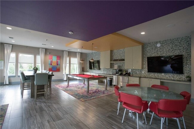 Building Photo - Amazing 1/1 Condo in Barton Springs. Beaut...