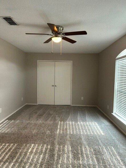 Building Photo - 1012 High Crest Dr