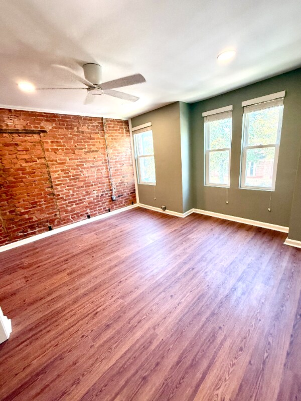 Building Photo - 833 6th St NE