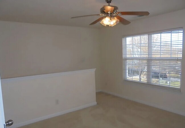 Building Photo - 2033 Cliffvale Dr