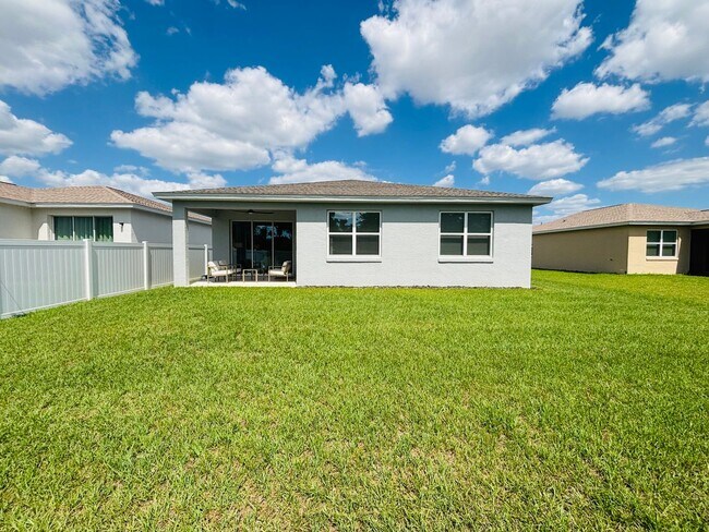 Building Photo - Calesa Township Sorrel Glen - Beautiful Home 4/3/2 2011 sqft ***Won't Last***