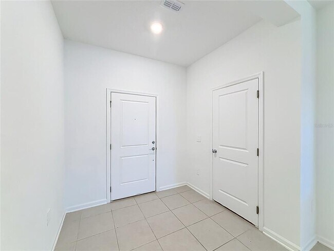 Building Photo - 331 Sol Vis Dr