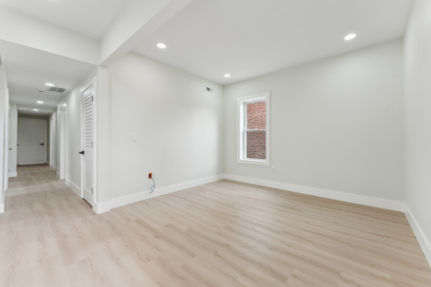 Building Photo - 47 Brackett St